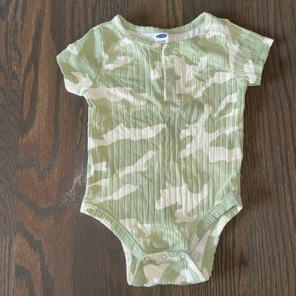 Old Navy Baby Camo Ribbed Henley Bodysuit 6-12M Green